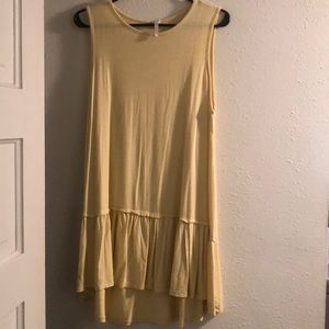 Beautiful pale yellow tank